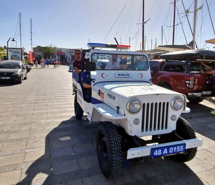 1954 Model Araç Restore Edildi Turizm Polis Aracı Oldu