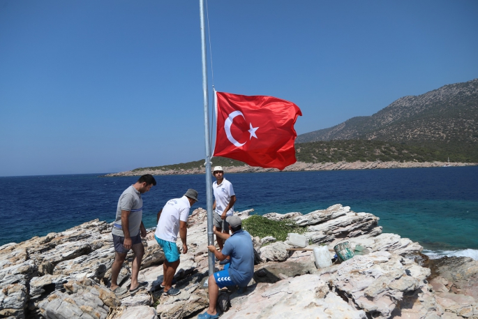 Ada ve koylara Türk Bayrağı…