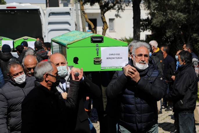 Almanya'da yangında ölen anne ve 3 çocuğu Bodrum'da toprağa verildi