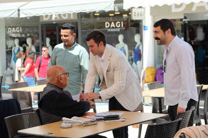 Başkan Mandalinci vatandaşlarla bayramlaştı