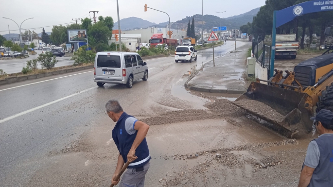 Belediye ekipleri yağışların ardından teyakkuza geçti