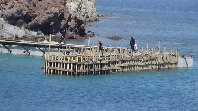Bodrum'da denize beton döküp iskele yaptılar: Rezalet