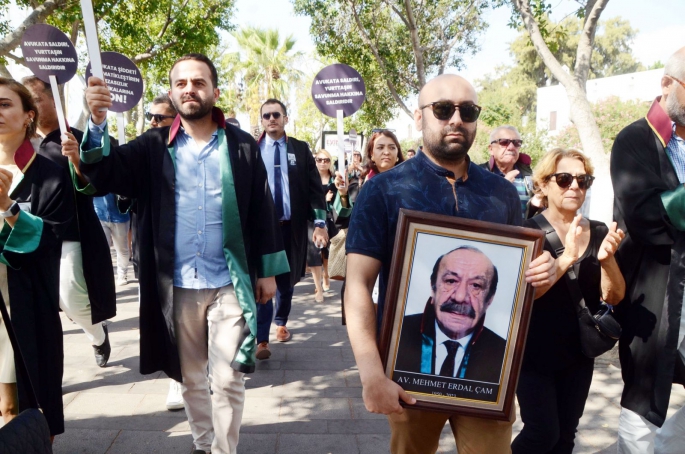 Bodrum’da katledilen meslektaşları için yürüdüler!