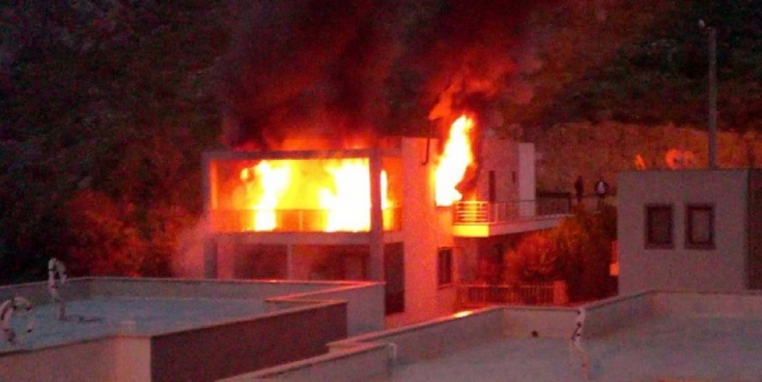 Bodrum’da yangın faciası! Baba ve kızı ölümden döndü