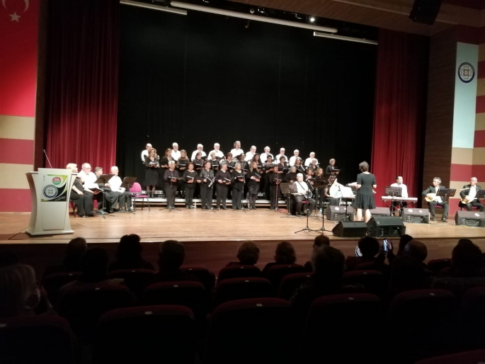 Büyükşehir Belediyesi 100 Yaş Evi Üyelerinden Yaşlılar Haftası  Konseri