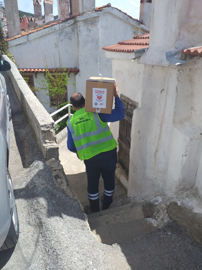 Büyükşehir’den İhtiyaç Sahiplerine Ramazan Kolisi 