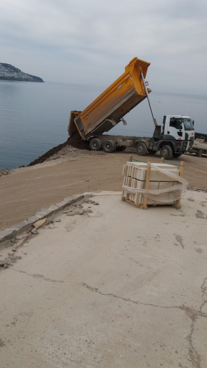 Denizi Hafriyatla Doldururken Yakalandılar! 'Yol Yapımı' Açıklaması Yaptılar