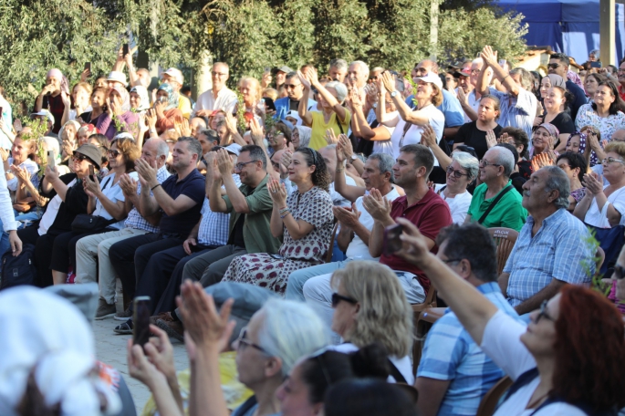 Efes Selçuk Nar Tanesi Ile Senlendi: Üreticiye Destek