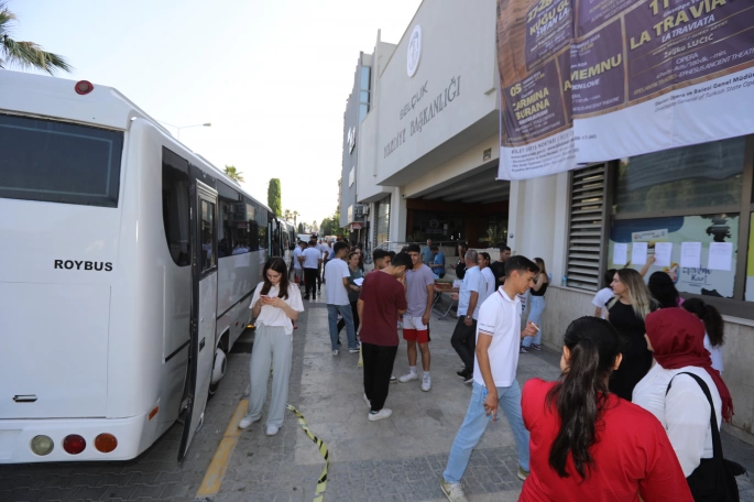 Efes Selçuk'ta sınav günü ulaşım desteği sağladı