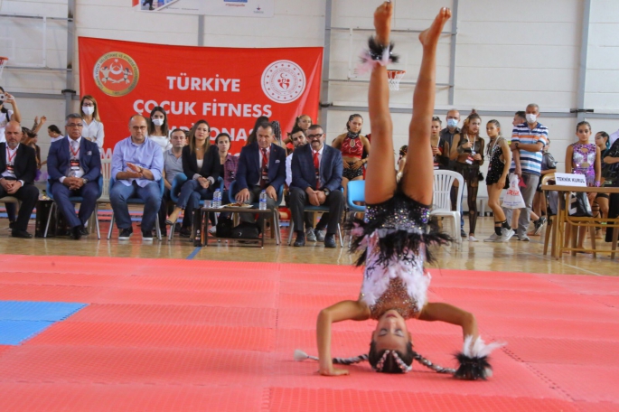 Geleceğin Fıtness Sporcuları Şampiyona Heyecanını Efes Selçuk’ta Yaşadı 