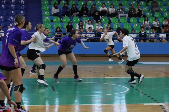 HEM EHF’DE HEM DE THF’DE GALİBİYETLE YÜZLERİ GÜLÜYOR