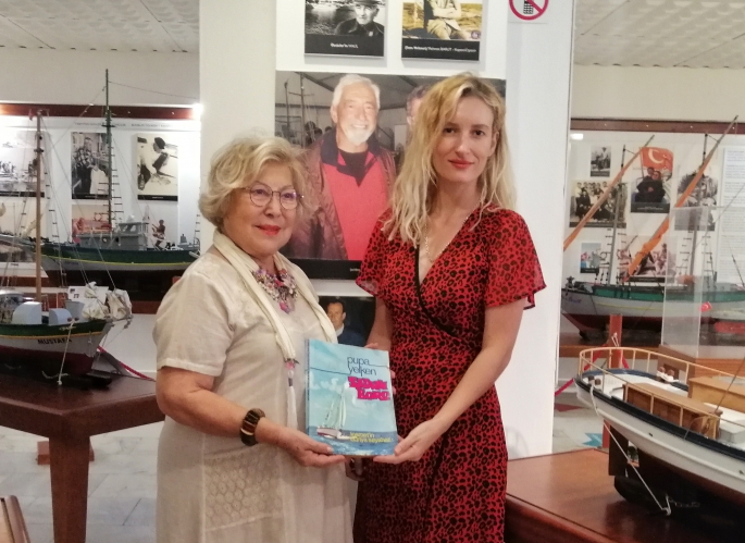 İmren Aykut Deniz Müzesi’ne Sadun Boro İmzalı Kitabını Bağışladı
