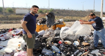 İzmir'in göbeğinde çöp dağları