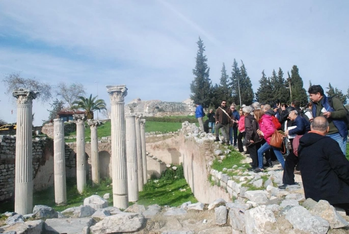 İZRO Eğitim Programında “Bilinmeyen Yönleriyle Efes Selçuk” Tanıtıldı