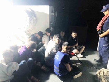  13 düzensiz göçmen yakalandı