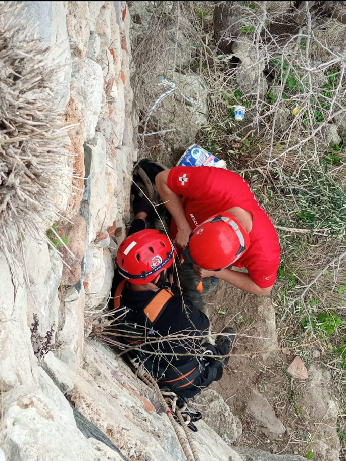 Kalde mahsur kalan keçi 2 gün sonra kurtarıldı 