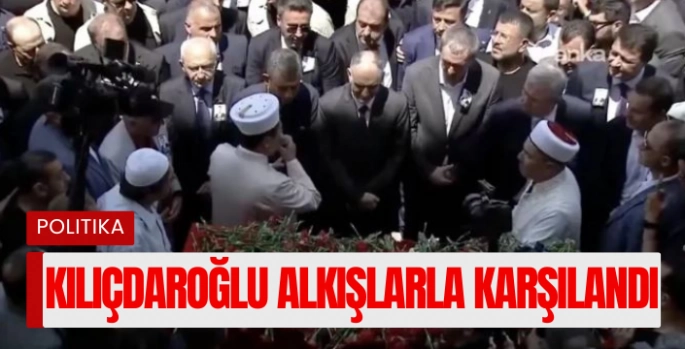 Kemal Kılıçdaroğlu, Ferdi Zeyrek'in cenaze töreninde alkışlarla karşılandı 
