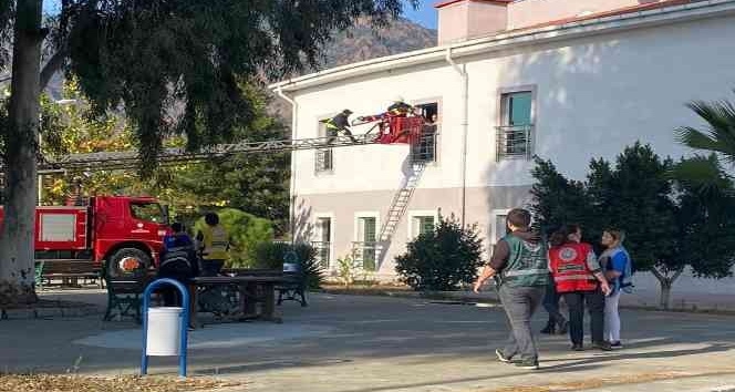 Köyceğiz Devlet Hastanesi yangın tatbikatı gerçeğini aratmadı