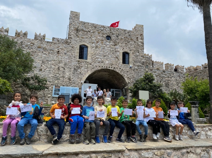 Çocuklar Marmaris Kalesi'nde Tarihle Sanatı Buluşturdu