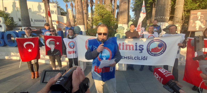 Öğretmenler memur zamanı ve vergi uygulamasını  protesto ettiler 