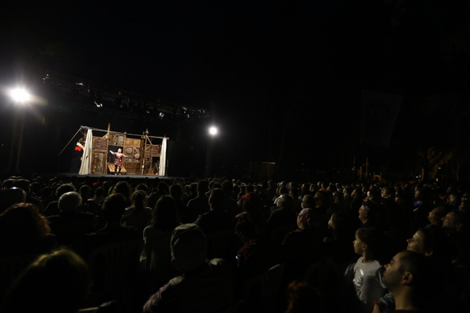 Pamucak sahili’nde ilk tiyatro oyunu:  Bir baba hamlet 