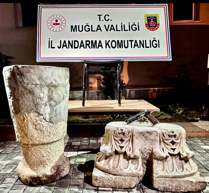 Roma Dönemi’ne ait eserler çiftçinin traktöründe bulundu