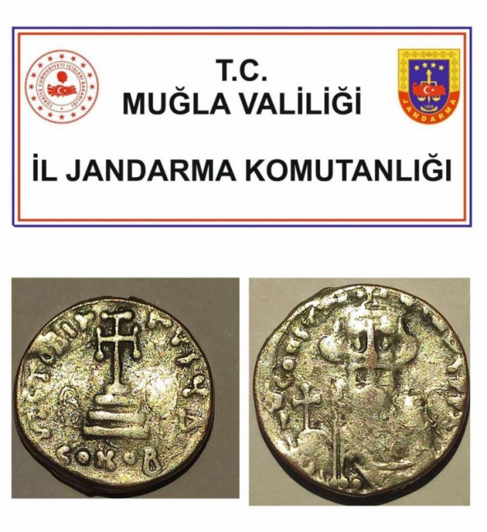  Roma Dönemine ait gümüş madalyon ele geçirildi