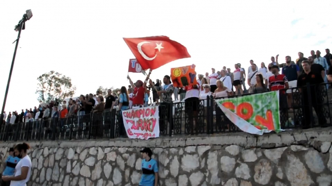 Rugby Avrupa Şampiyonasını Köylü Kadınlar Da İzledi