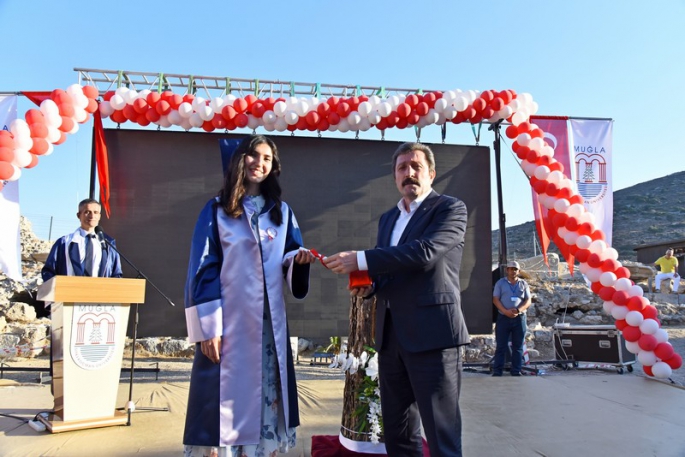 Tarihin ilk tıp okulunda 2 bin yıl sonra diploma töreni