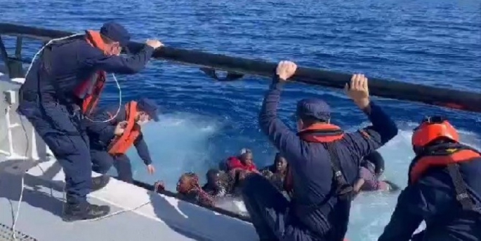 Umut yolculuğu hüsranla bitti! Göçmen teknesi battı 