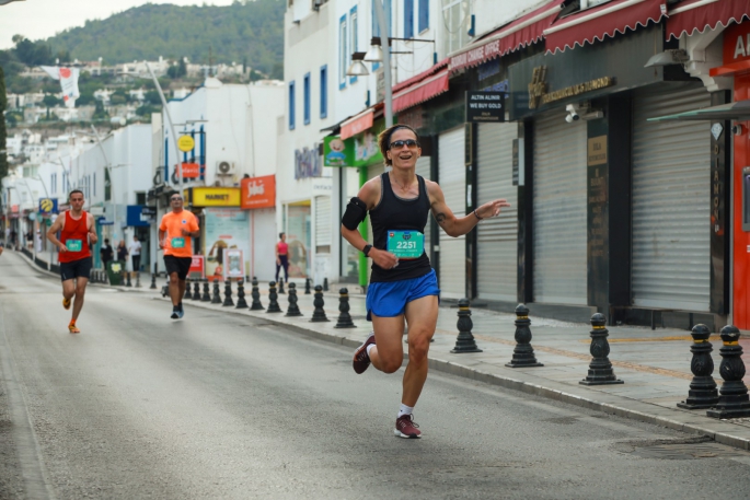 UNDER ARMOUR BODRUM YARI MARATONU TAMAMLANDI
