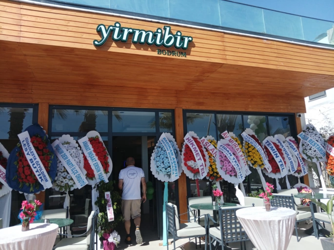 Yirmibir Bodrum Steak Restaurant ve Beach Hizmete Girdi: Etin Kalbi Artık Bitez’de Atıyor