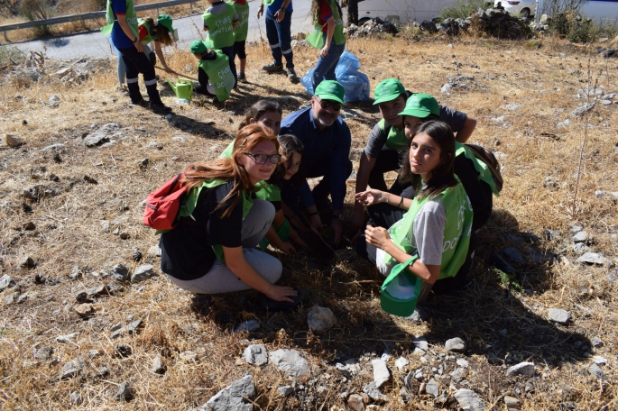 YK Enerji, Yeniköy İlköğretim Okulu öğrencileri ile Çökertme’yi yeşillendiriyor