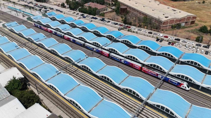 100 bin yolcu taşıyacak olan 15 Temmuz Demokrasi ve Milli Birlik Treni Eskişehirde
