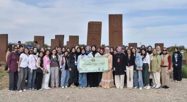65 ilden bin 600 öğrenci Cumhurbaşkanlığı Külliyesinde ağırlandı
