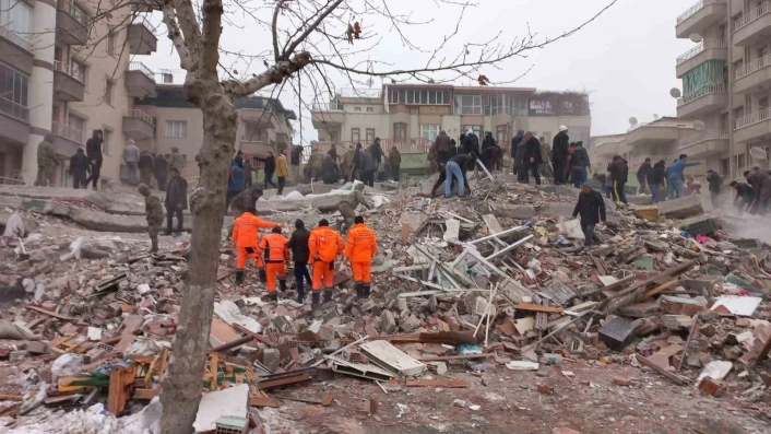 78 kişiye mezar olan Hakimbey Apartmanıyla ilgili davada savcının araştırma talebi reddedildi
