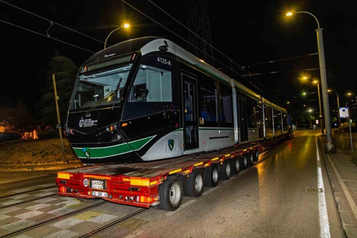 7nci tramvay raylara indirildi
