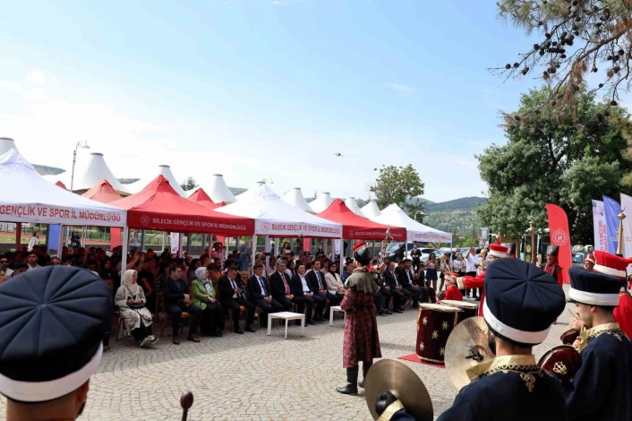81 ilden gelen gençler Söğütte tarihle buluştu
