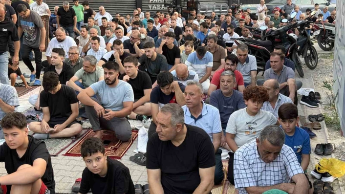 Adanada Kurban Bayramı namazı kılındı
