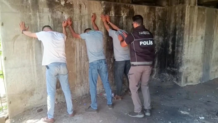Adanada uyuşturucu denetimi: 65 şüpheli yakalandı
