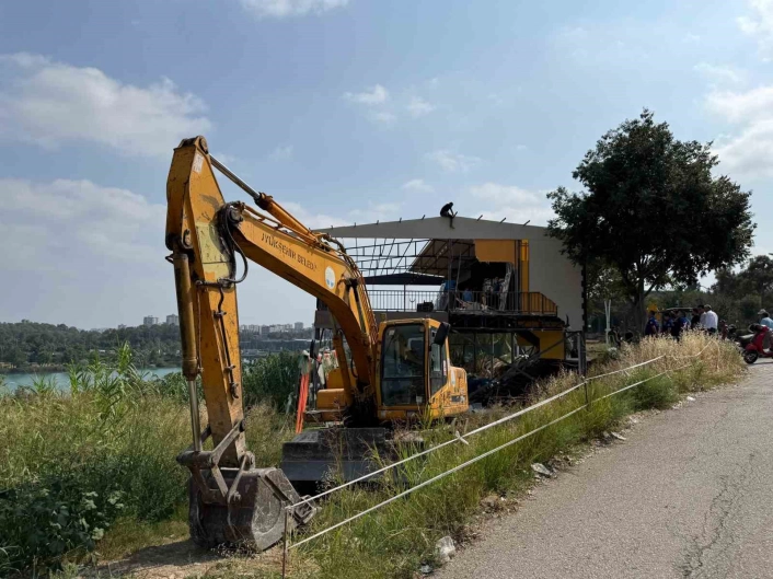 Adanada yıkım gerginliği
