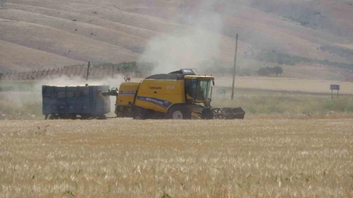 Adıyamanda hububat hasadı arpa ile başladı
