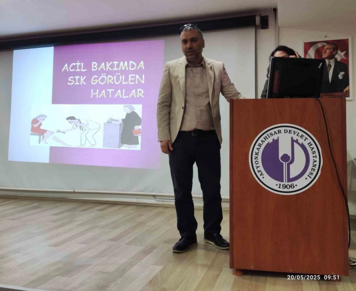 Afyonkarahisar Devlet Hastanesinde hekimlere tıbbi malpraktis eğitimi verildi
