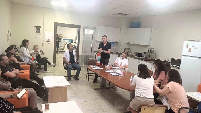 Afyonkarahisar Devlet Hastanesinde laboratuvar çalışanlarına hatırlatma eğitimi
