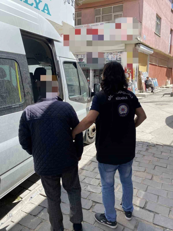 Afyonkarahisarda 6 yabancı uyruklu şahıs sınır dışı edildi
