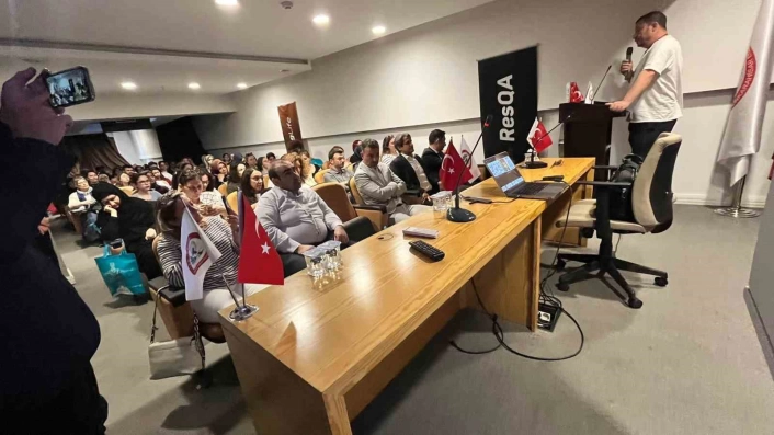 Afyonkarahisarda eczacılar iyilik için buluştu
