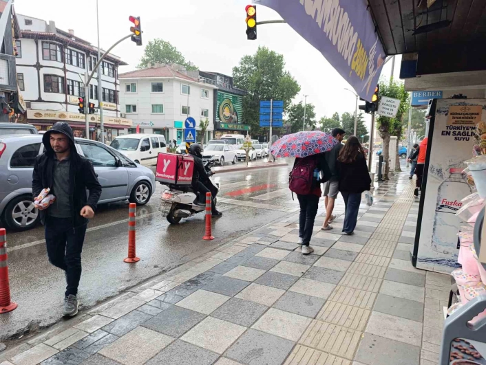 Afyonkarahisarda yağışlı hava etkili oldu
