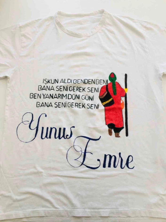 Afyonkarahisarda Yunus Emrenin Türkçesi tişörtlere taşındı
