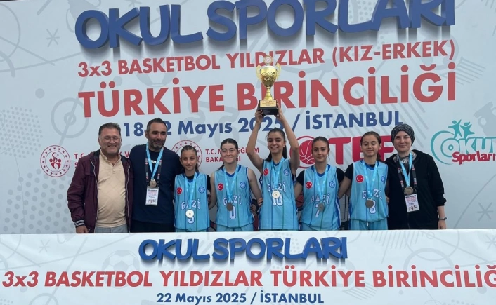 Ahmetli Gazi Ortaokulunun Yıldız Kızları Türkiye ikincisi oldu
