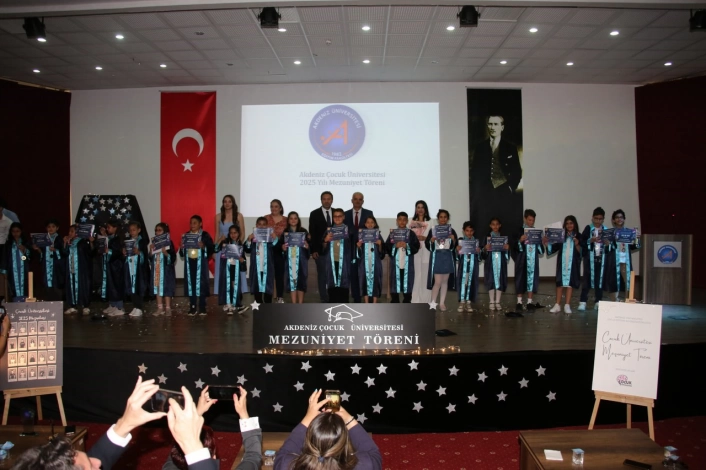 Akdeniz Çocuk Üniversitesinde mezuniyet coşkusu
